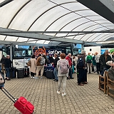 004 - Het was er erg druk 45 bussen die overal naar toe gingen